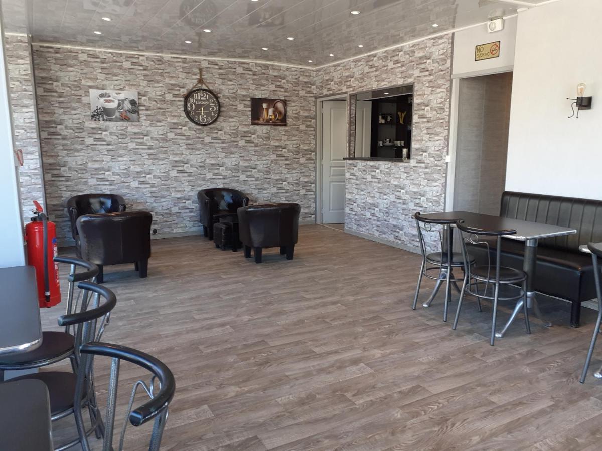אוקזר Hotel Des 2 Gares מראה חיצוני תמונה