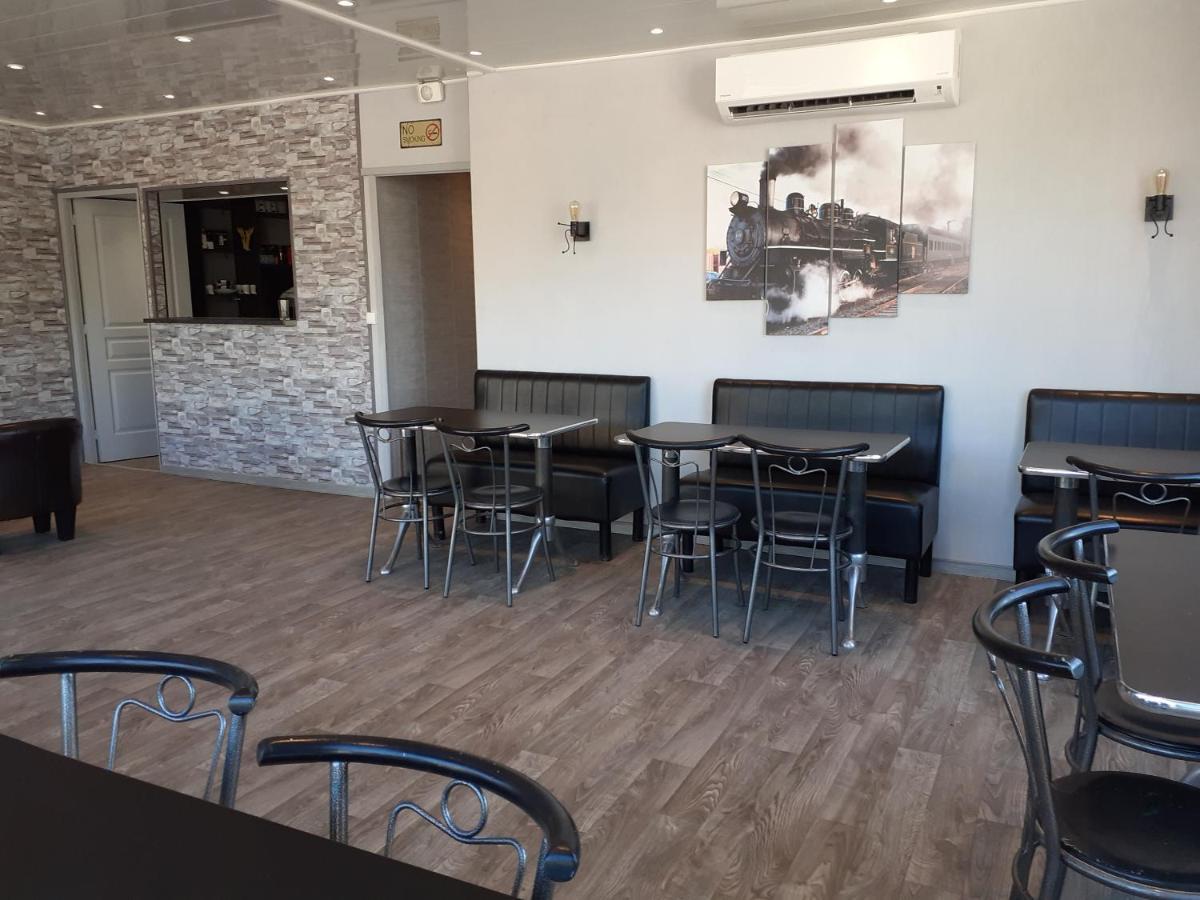אוקזר Hotel Des 2 Gares מראה חיצוני תמונה