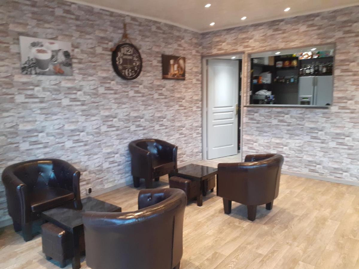 אוקזר Hotel Des 2 Gares מראה חיצוני תמונה