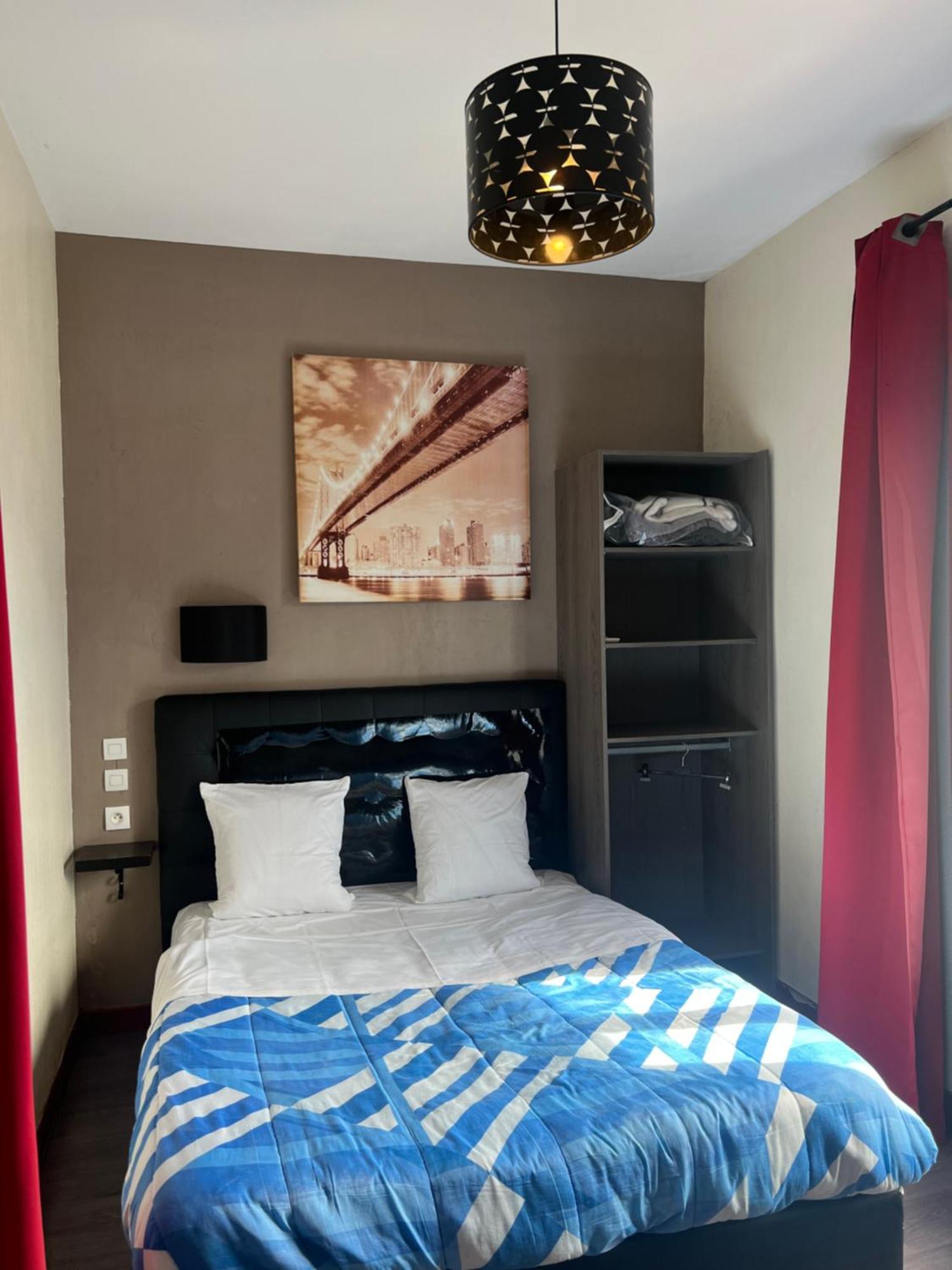 אוקזר Hotel Des 2 Gares מראה חיצוני תמונה