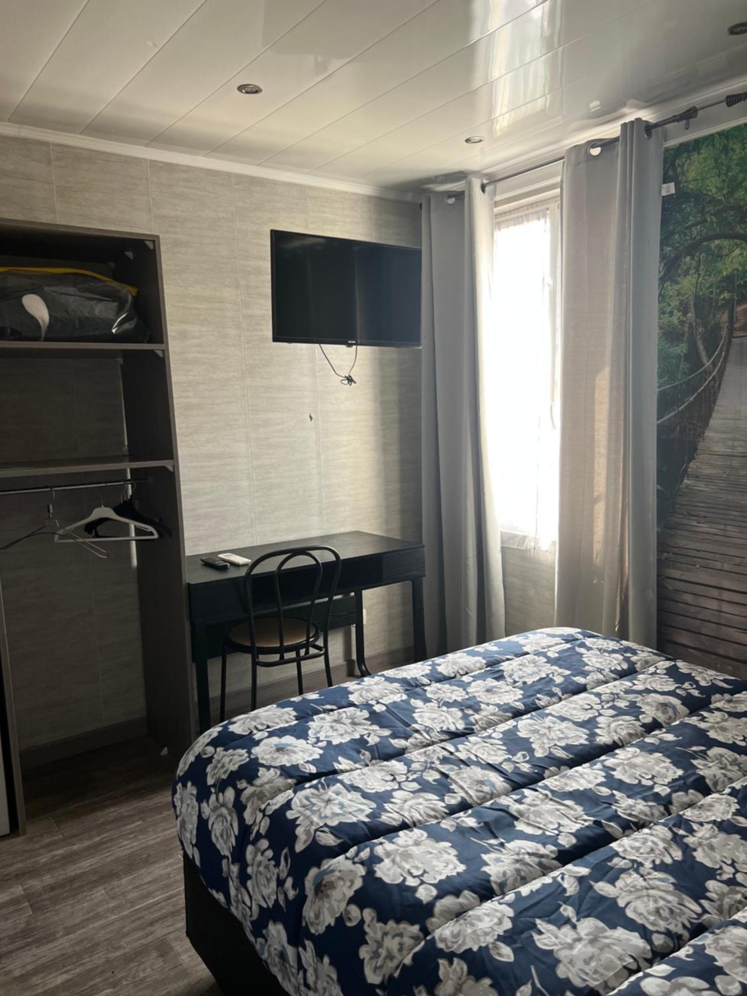 אוקזר Hotel Des 2 Gares מראה חיצוני תמונה