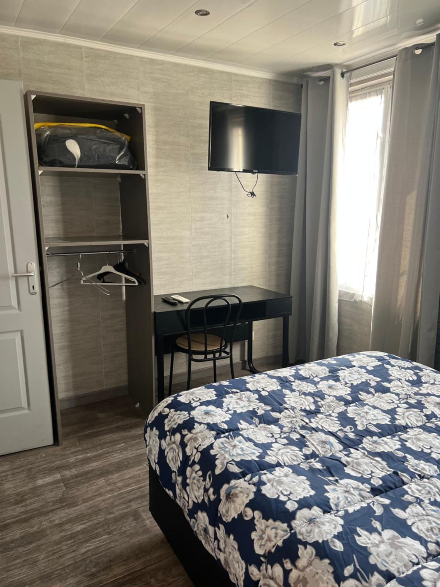 אוקזר Hotel Des 2 Gares מראה חיצוני תמונה