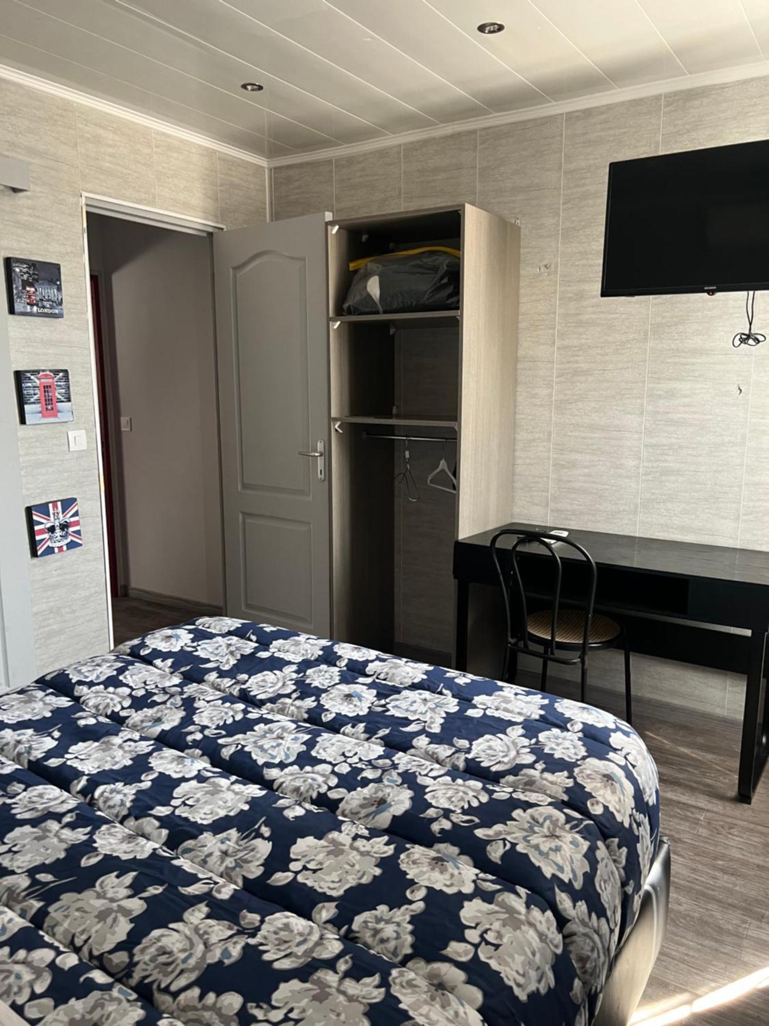 אוקזר Hotel Des 2 Gares מראה חיצוני תמונה