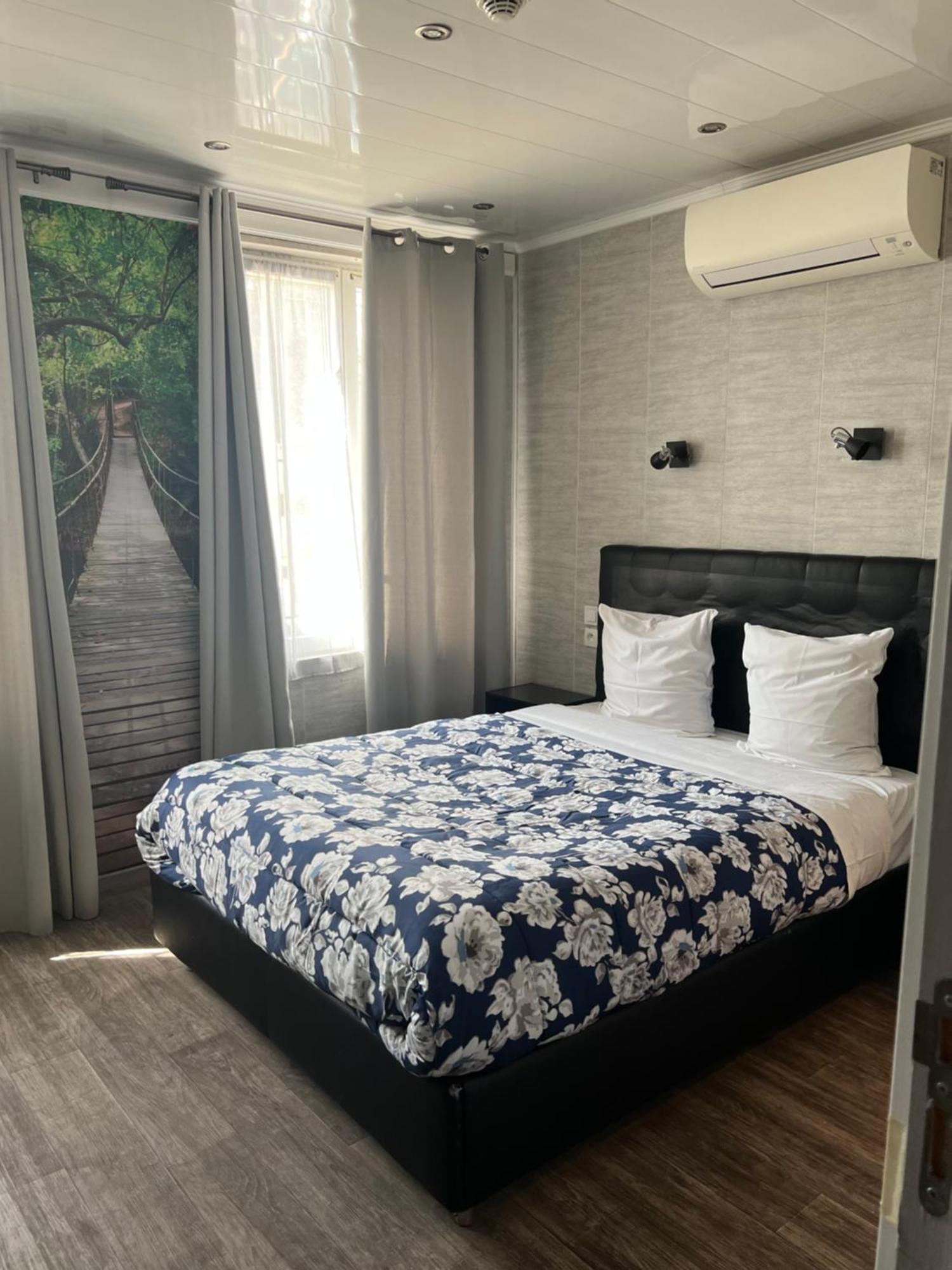 אוקזר Hotel Des 2 Gares מראה חיצוני תמונה