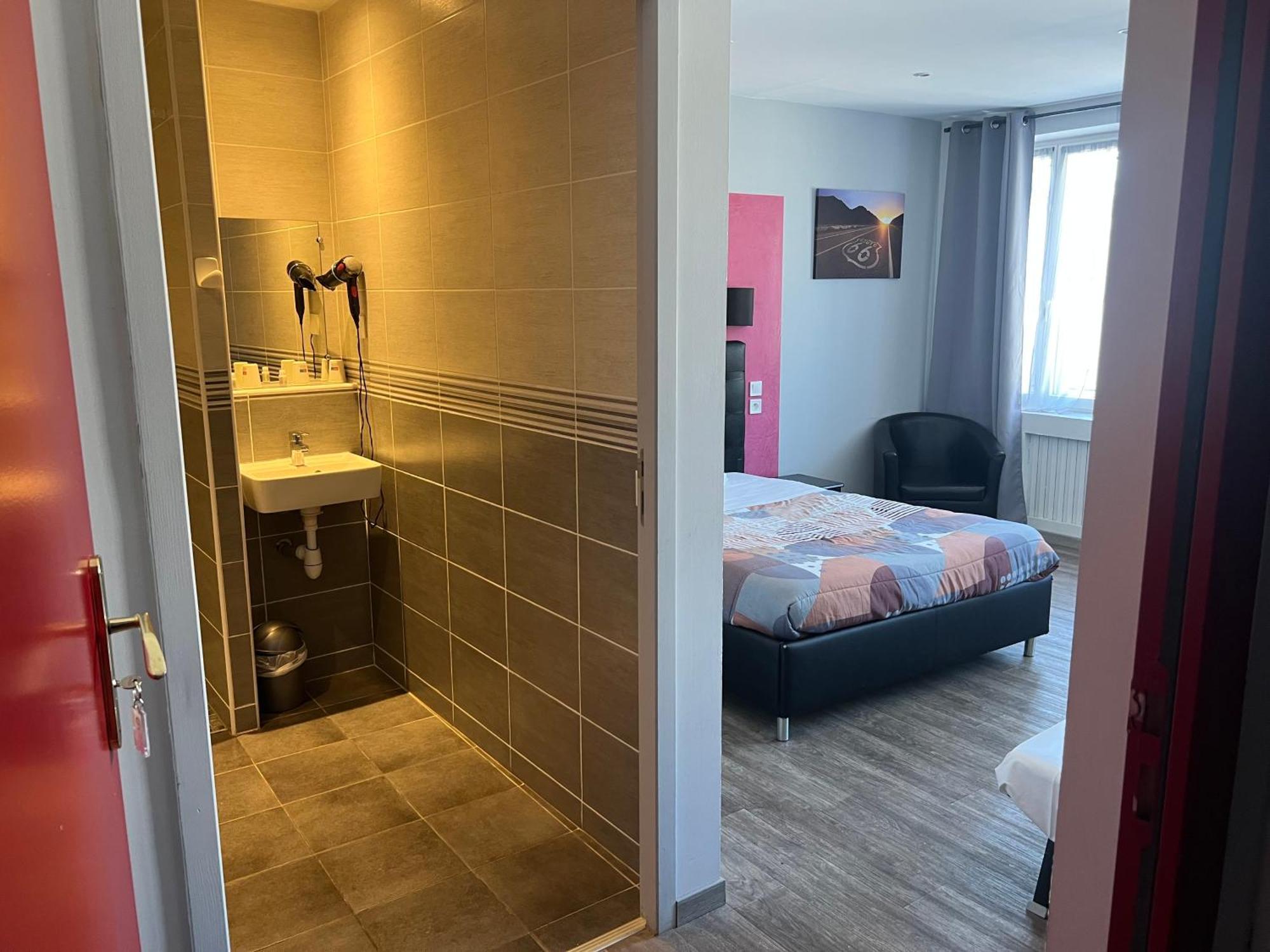 אוקזר Hotel Des 2 Gares מראה חיצוני תמונה