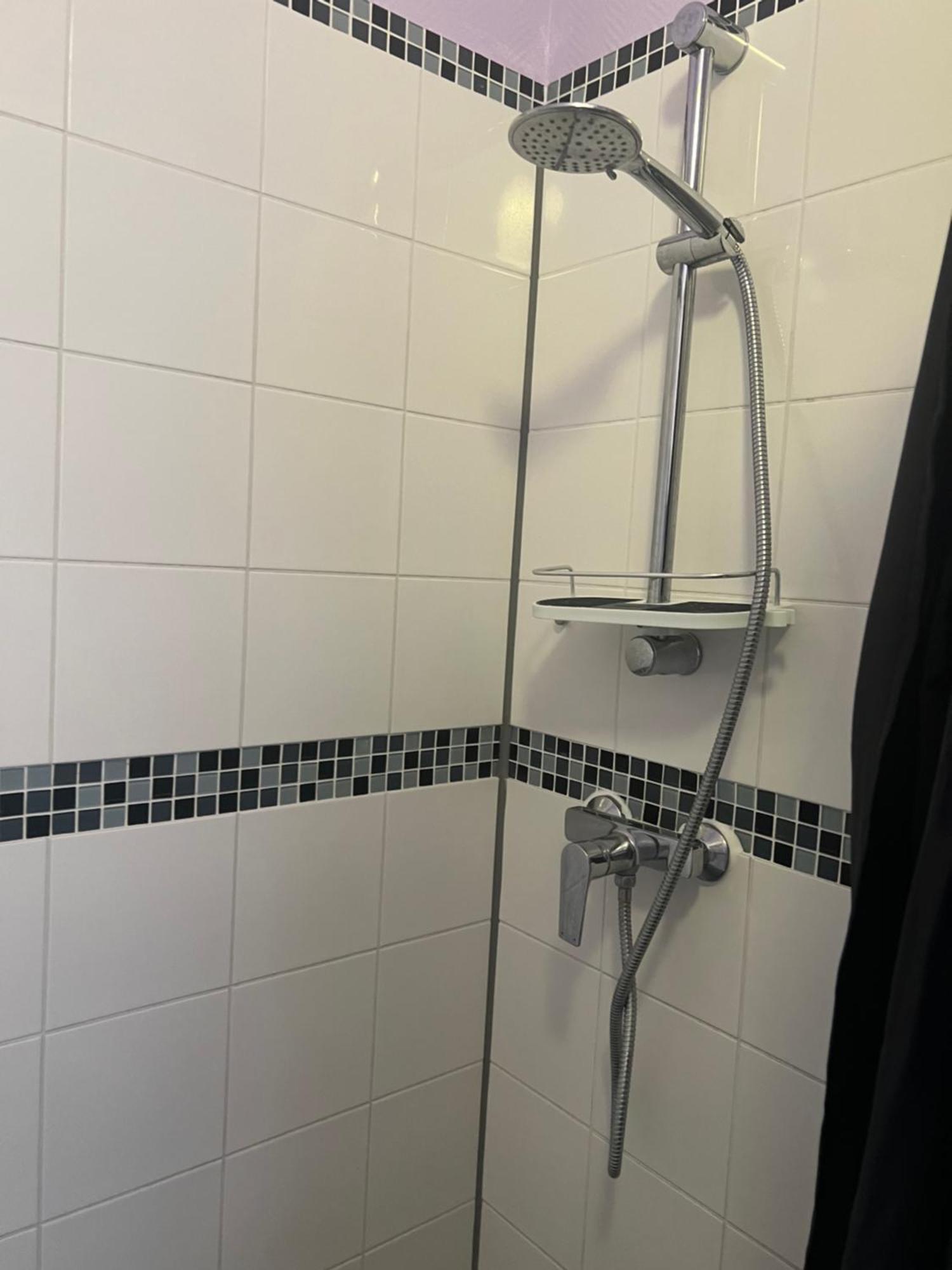 אוקזר Hotel Des 2 Gares מראה חיצוני תמונה