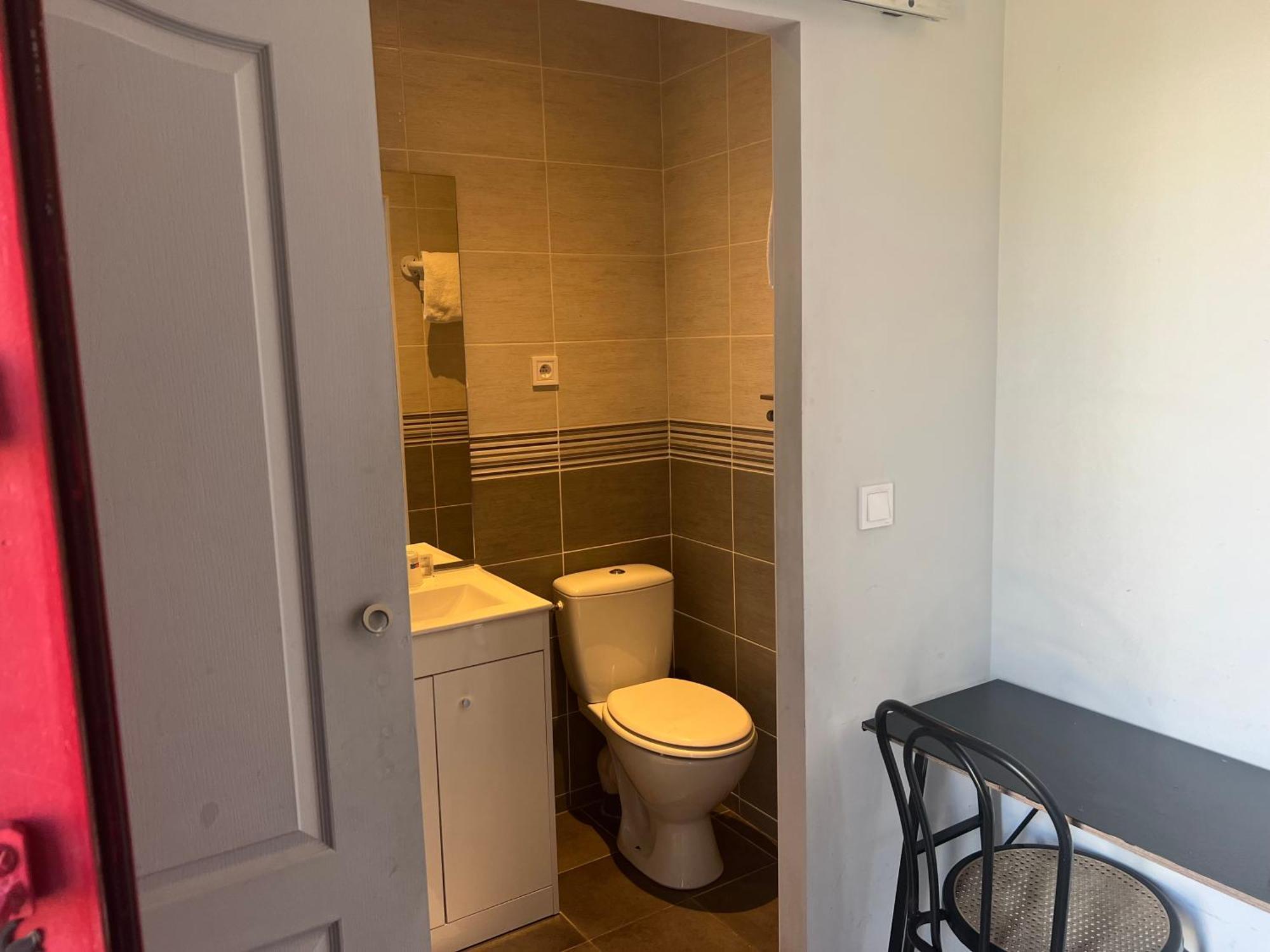אוקזר Hotel Des 2 Gares מראה חיצוני תמונה