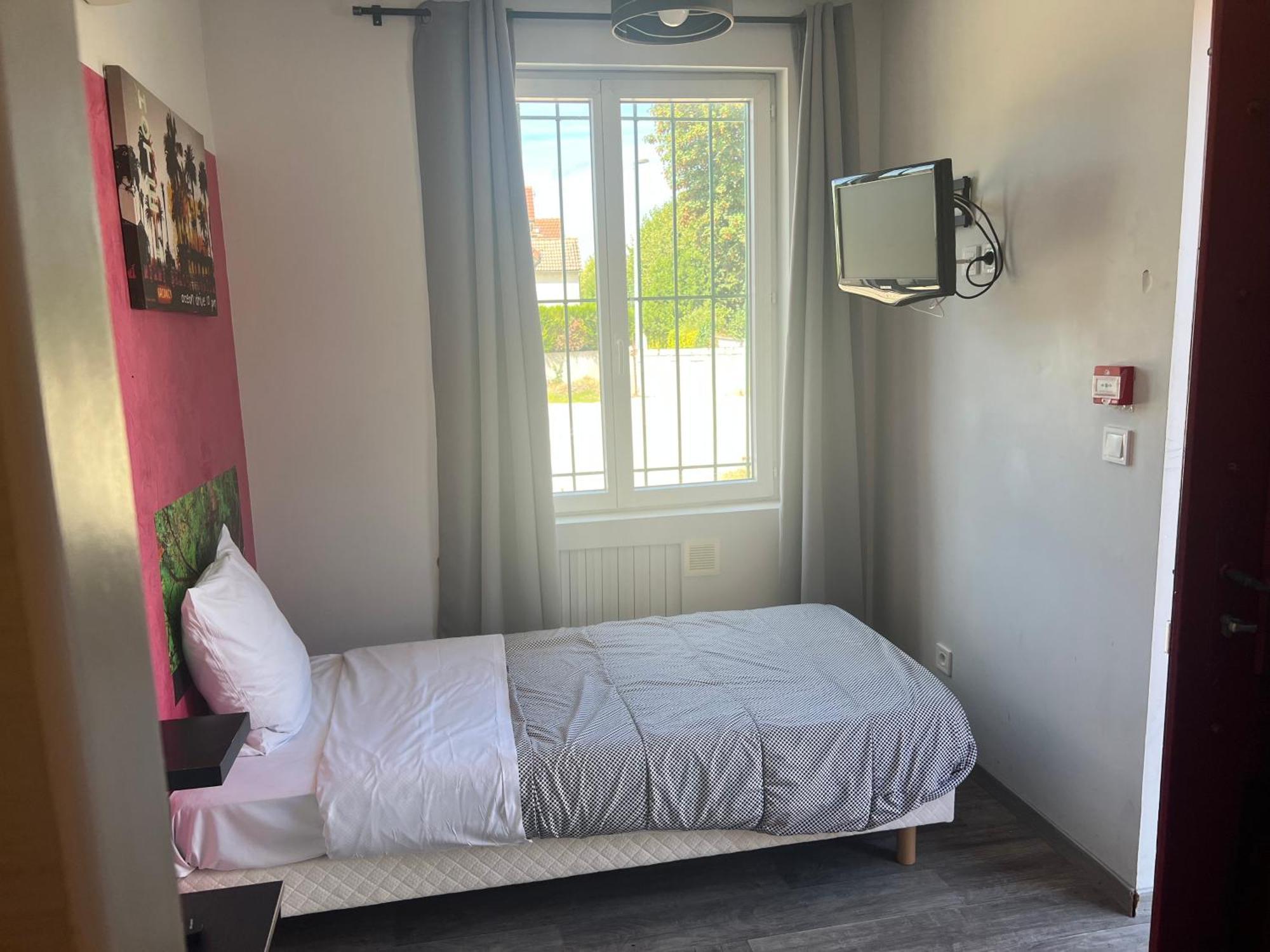 אוקזר Hotel Des 2 Gares מראה חיצוני תמונה