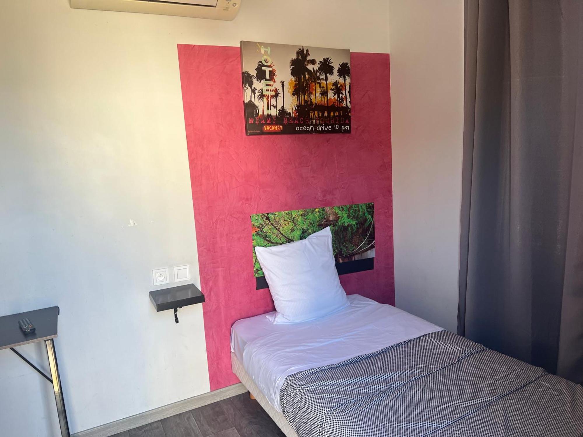 אוקזר Hotel Des 2 Gares מראה חיצוני תמונה