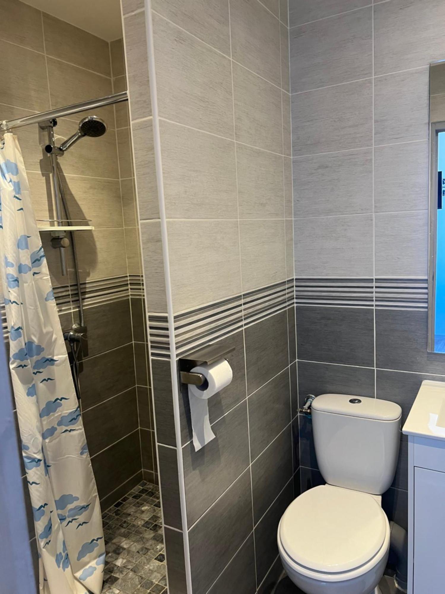 אוקזר Hotel Des 2 Gares מראה חיצוני תמונה