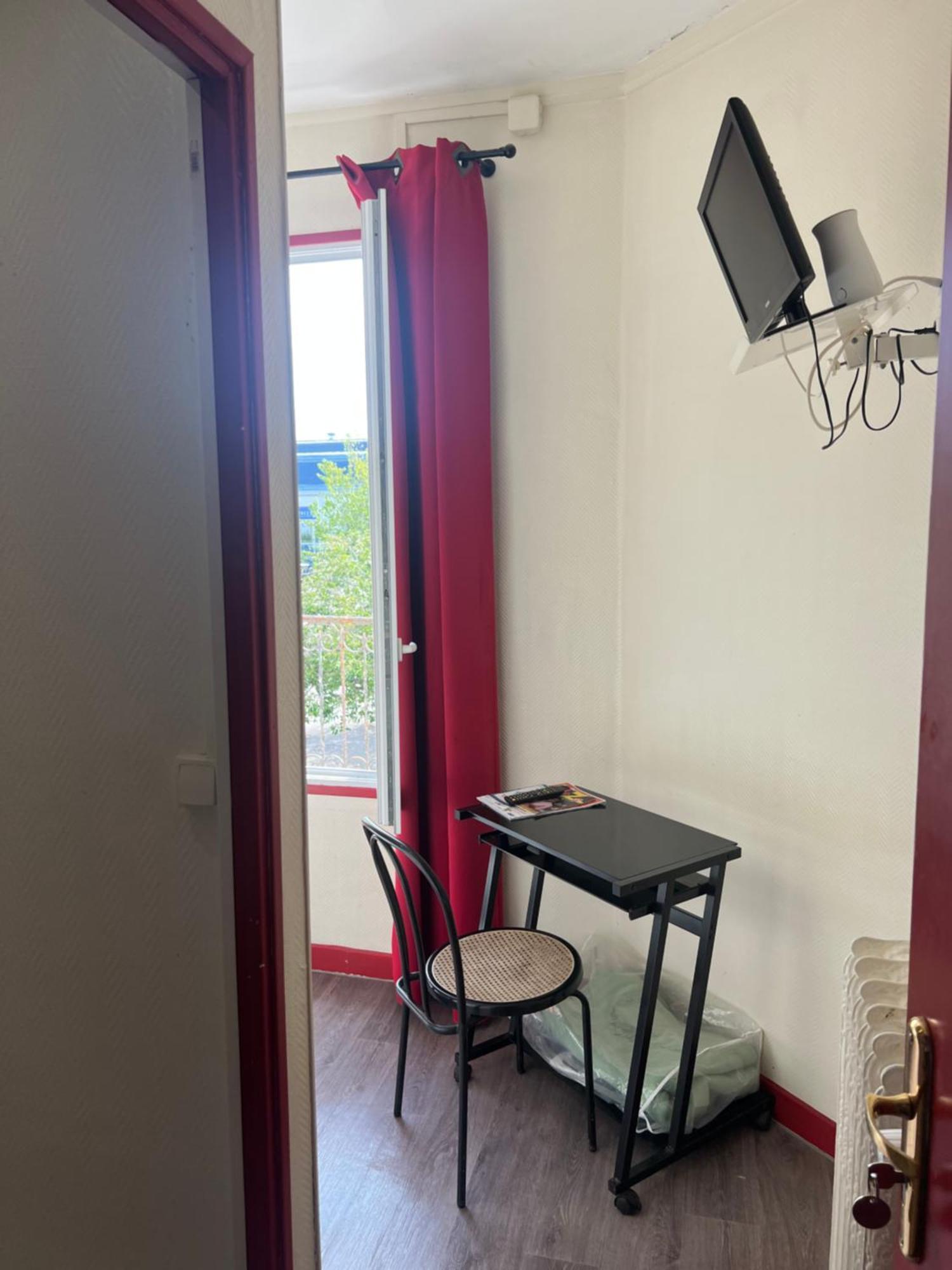 אוקזר Hotel Des 2 Gares מראה חיצוני תמונה