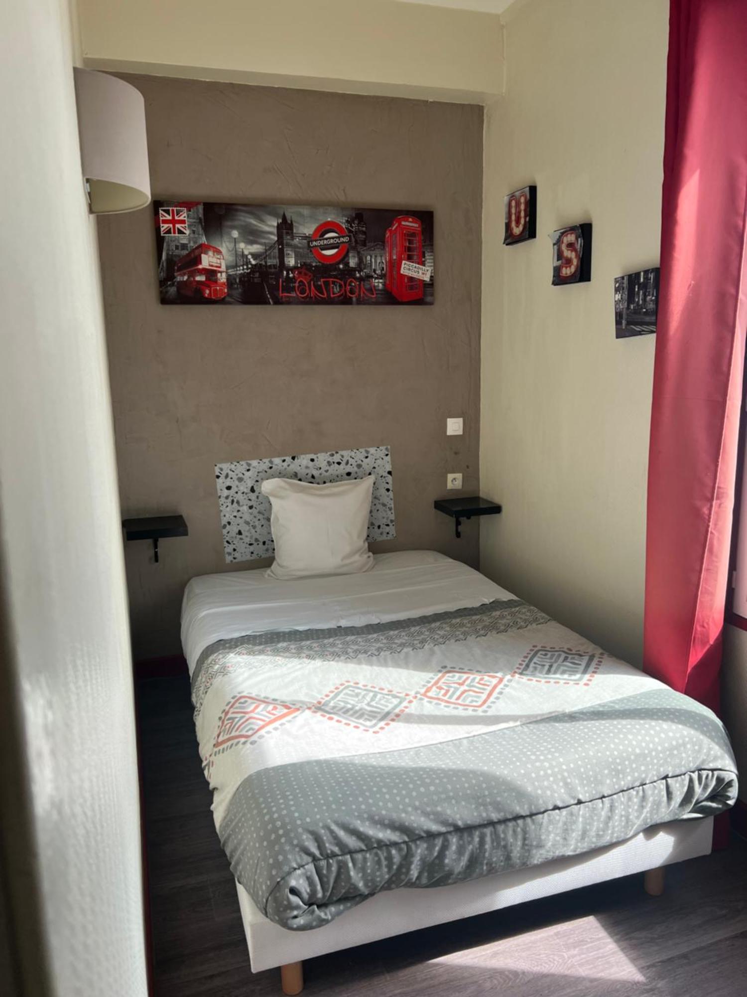 אוקזר Hotel Des 2 Gares מראה חיצוני תמונה
