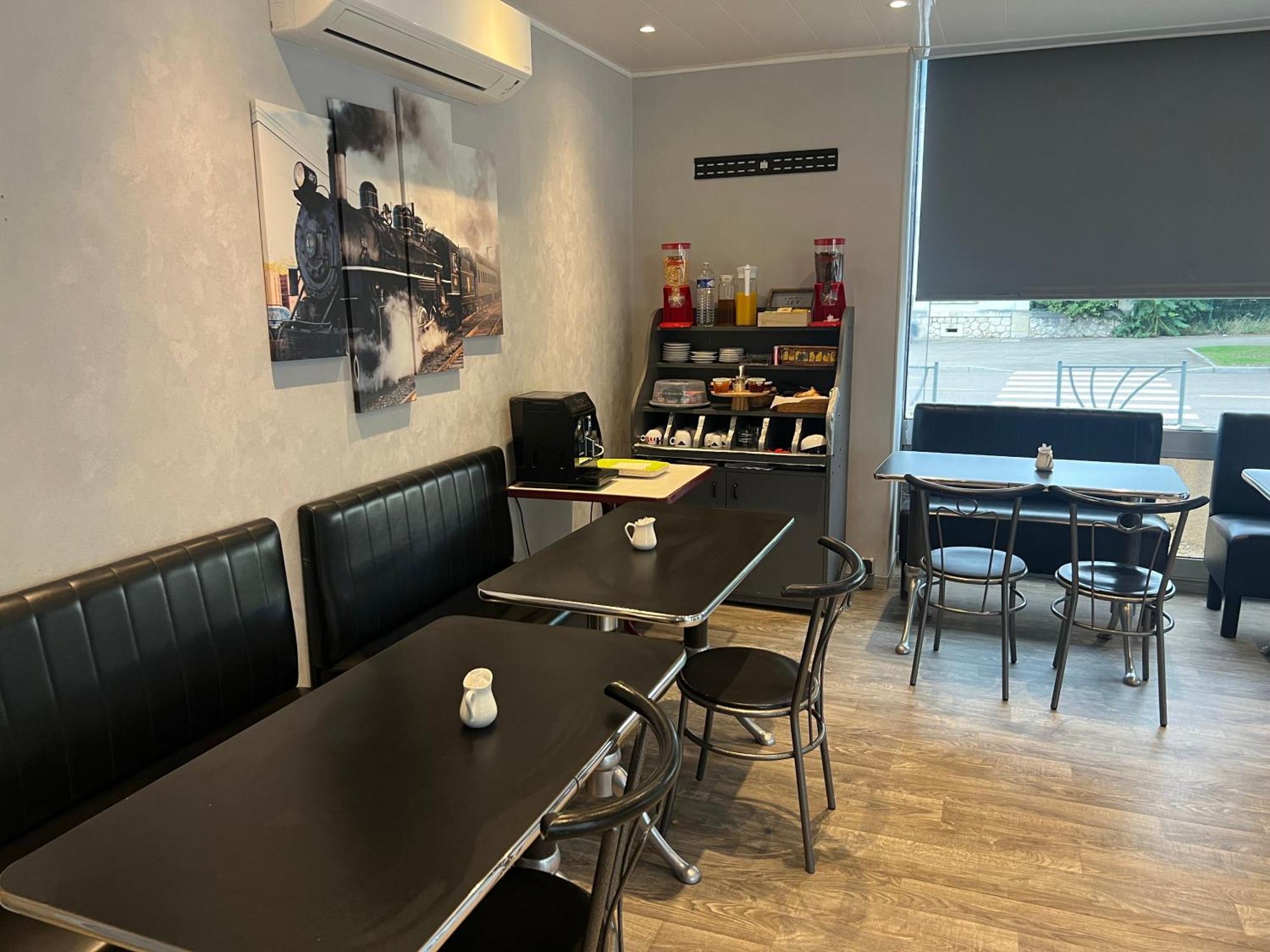 אוקזר Hotel Des 2 Gares מראה חיצוני תמונה