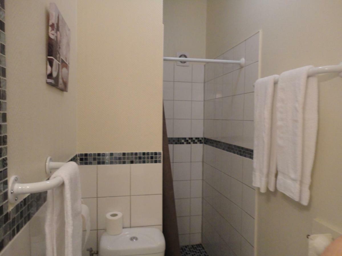 אוקזר Hotel Des 2 Gares מראה חיצוני תמונה