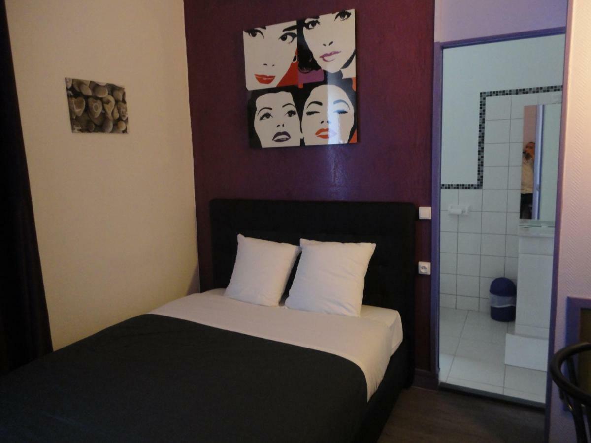 אוקזר Hotel Des 2 Gares מראה חיצוני תמונה