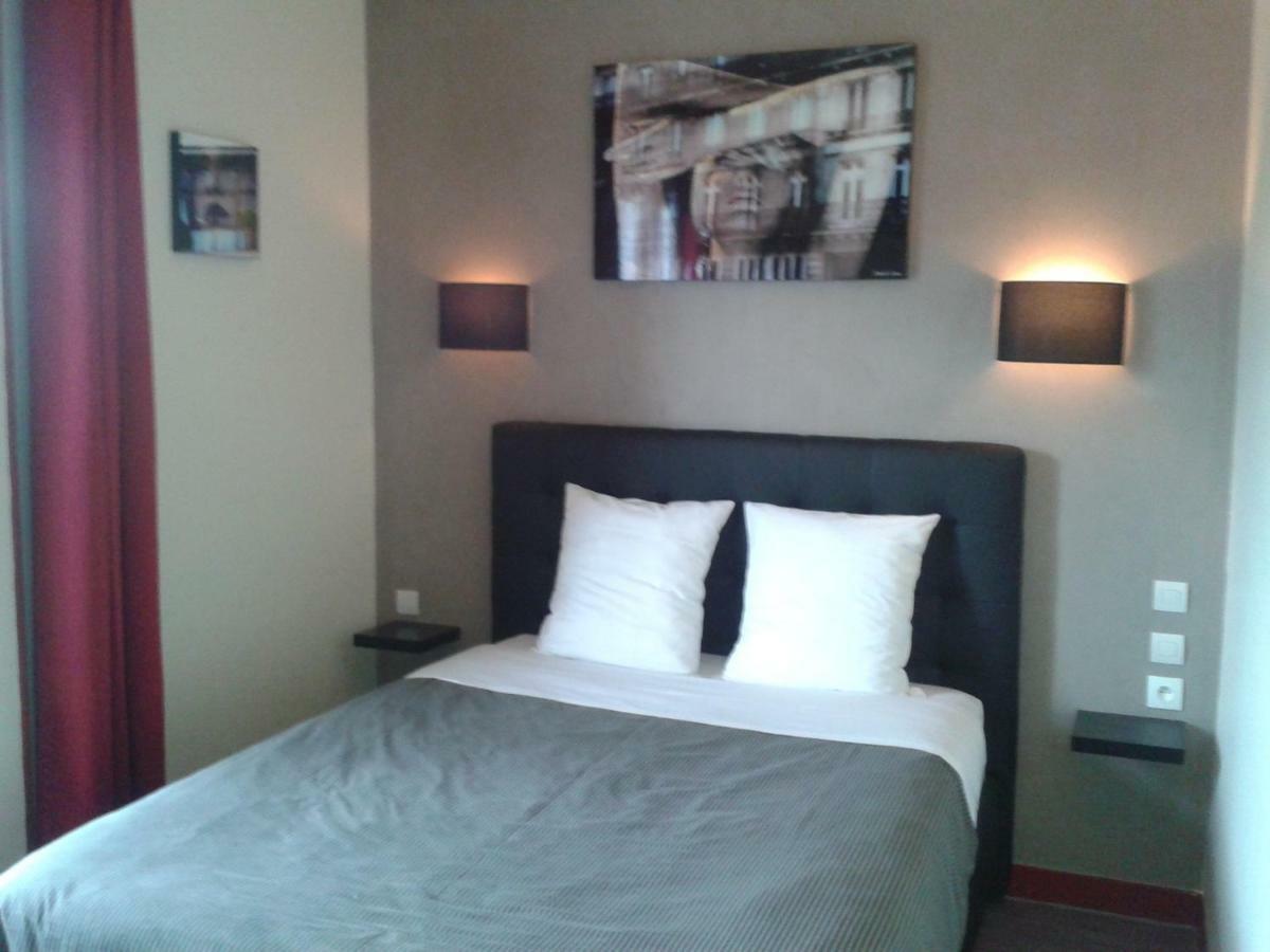 אוקזר Hotel Des 2 Gares מראה חיצוני תמונה
