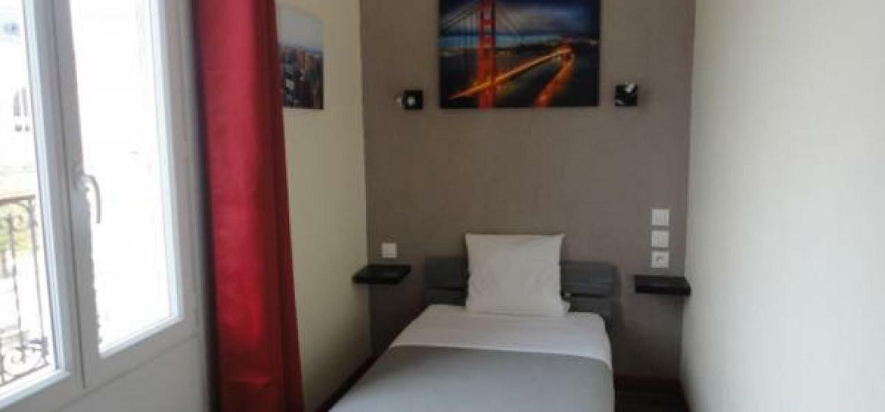 אוקזר Hotel Des 2 Gares מראה חיצוני תמונה