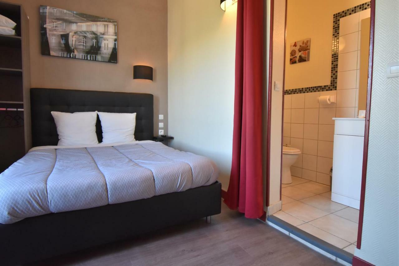 אוקזר Hotel Des 2 Gares מראה חיצוני תמונה
